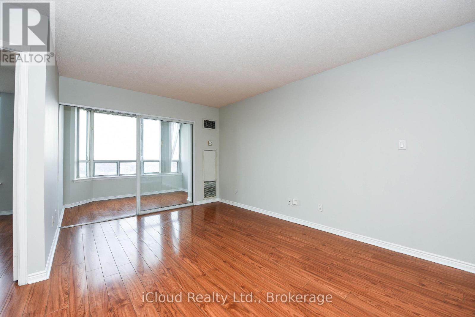 1512 - 135 Hillcrest Avenue, Mississauga, Ontario  L5B 4B1 - Photo 7 - W13693382