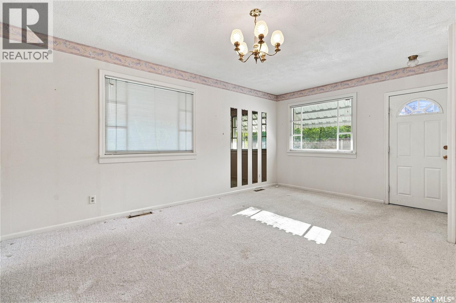 1506 Edward Avenue, Saskatoon, Saskatchewan  S7K 3B1 - Photo 3 - SK046066