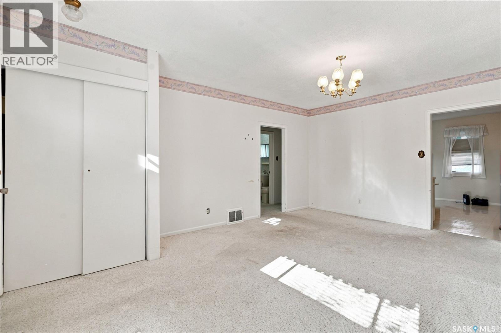 1506 Edward Avenue, Saskatoon, Saskatchewan  S7K 3B1 - Photo 4 - SK046066