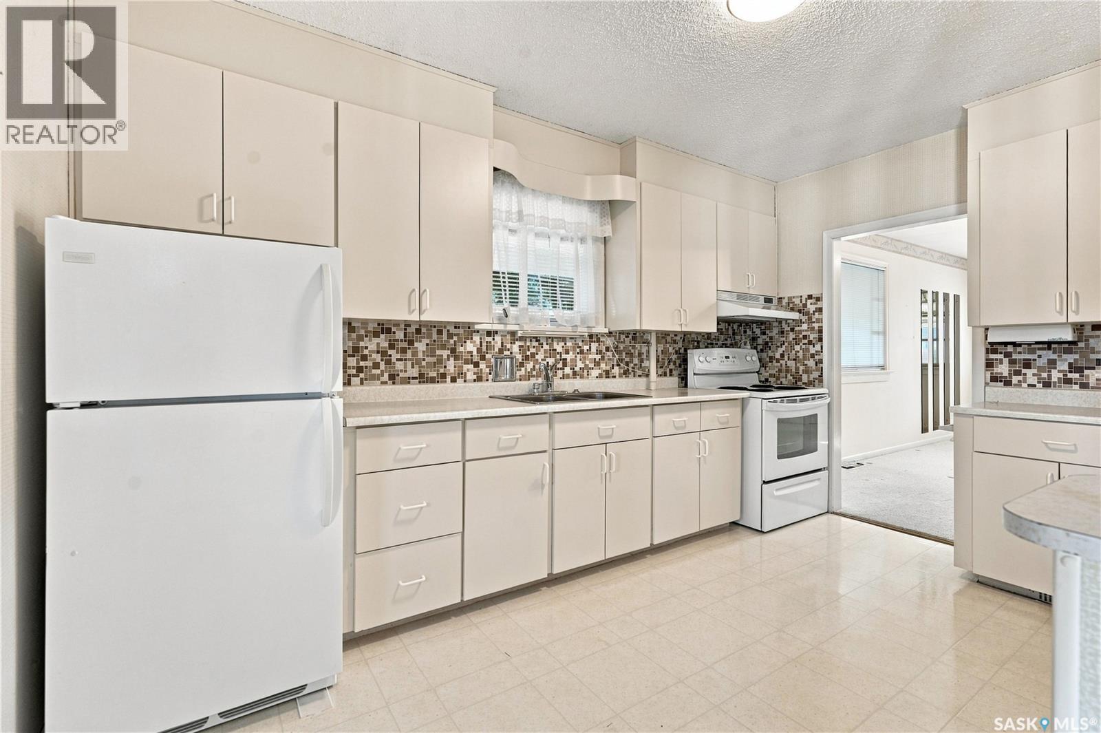 1506 Edward Avenue, Saskatoon, Saskatchewan  S7K 3B1 - Photo 6 - SK046066