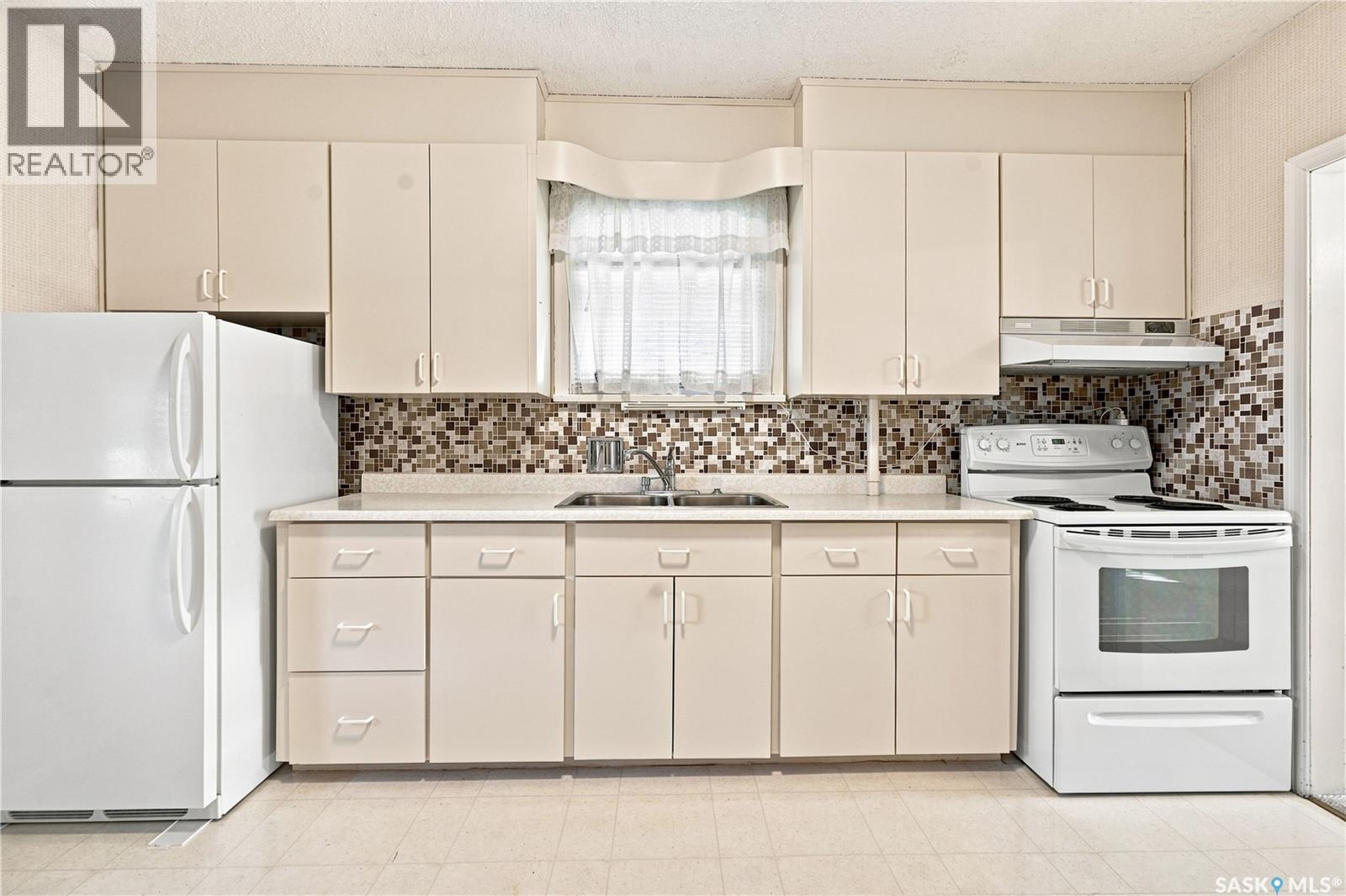 1506 Edward Avenue, Saskatoon, Saskatchewan  S7K 3B1 - Photo 8 - SK046066