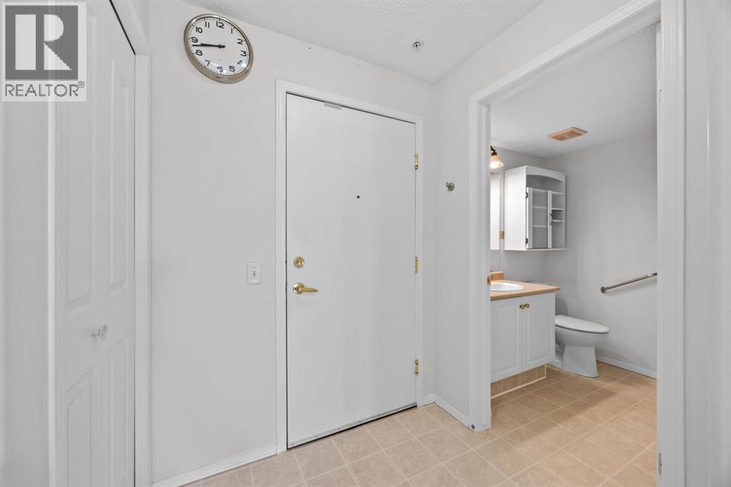 325, 5000 Somervale Court SW, Calgary, Alberta T2Y 4M1 - Photo 3 - A2319845