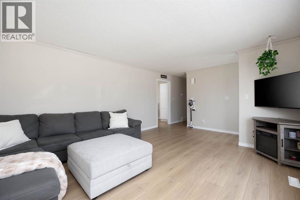 105 Oaks Crescent, Fort Mcmurray, Alberta  T9K 1M4 - Photo 7 - A2332010