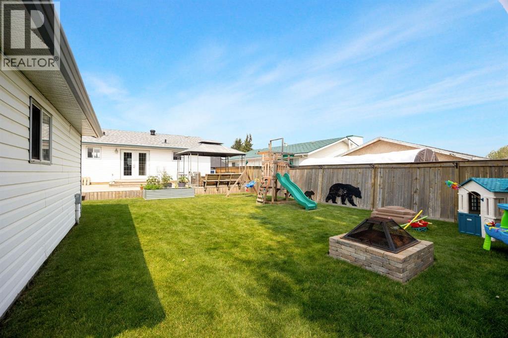 105 Oaks Crescent, Fort Mcmurray, Alberta  T9K 1M4 - Photo 37 - A2332010