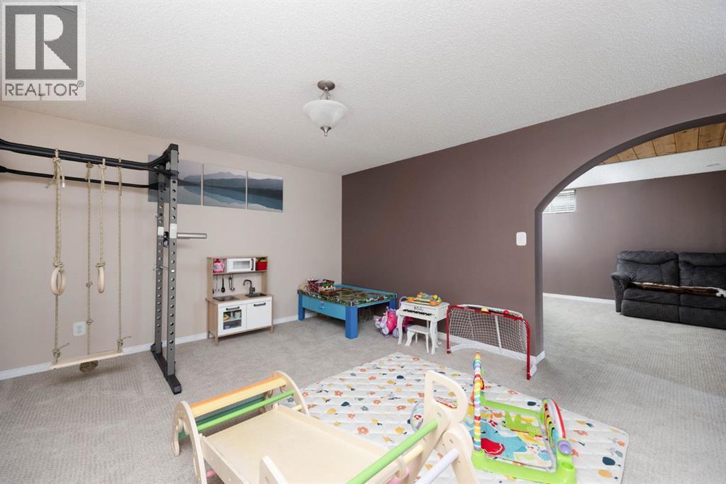 105 Oaks Crescent, Fort Mcmurray, Alberta  T9K 1M4 - Photo 26 - A2332010
