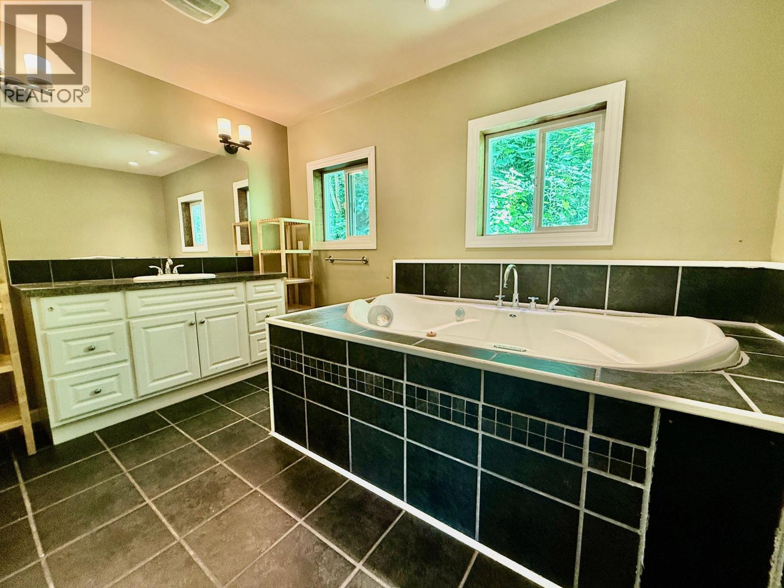 4019 Saunders Road, Winlaw, British Columbia  V0G 2J0 - Photo 11 - 10391927