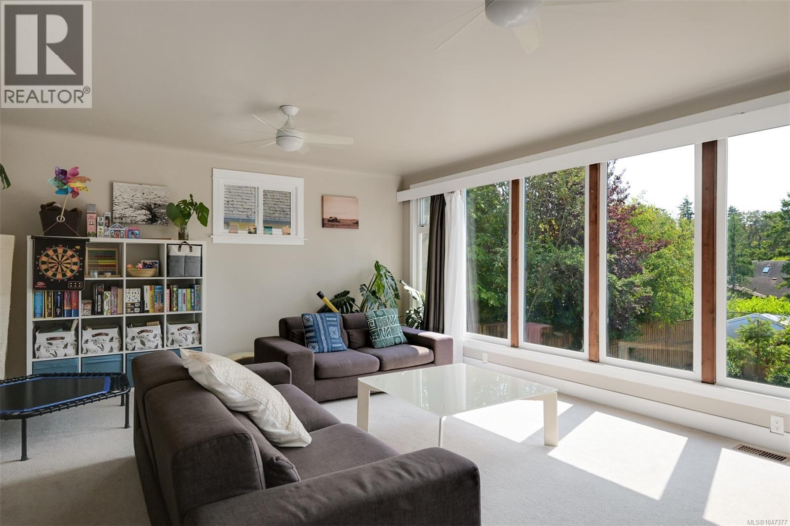 3374 Cook St, Saanich, British Columbia  V8X 1A8 - Photo 13 - 1047377