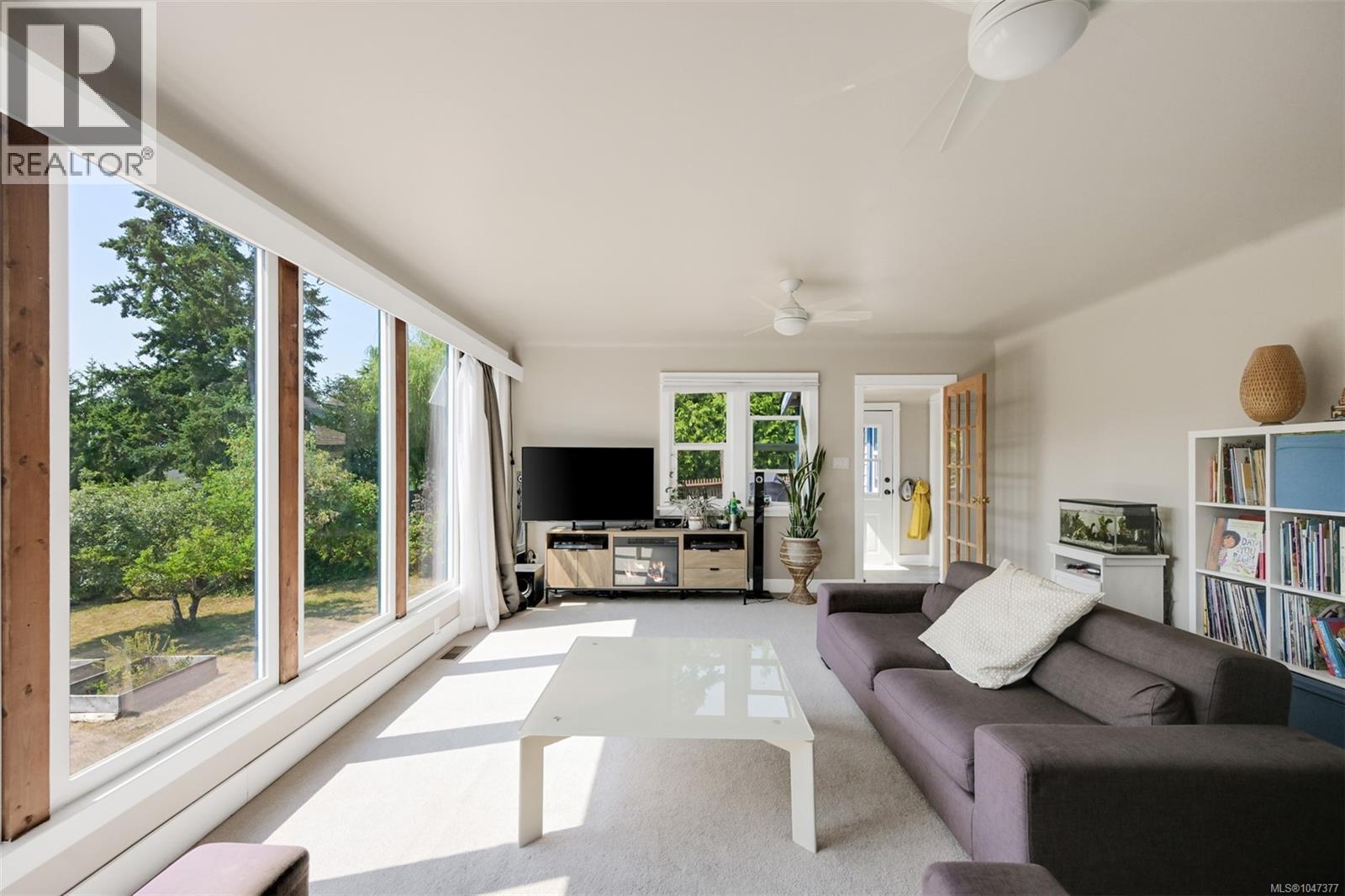 3374 Cook St, Saanich, British Columbia  V8X 1A8 - Photo 16 - 1047377
