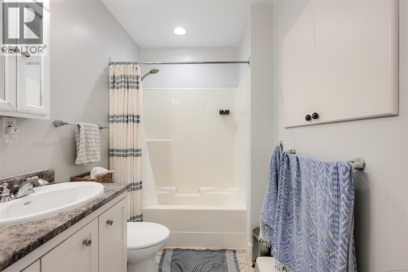 3374 Cook St, Saanich, British Columbia  V8X 1A8 - Photo 27 - 1047377