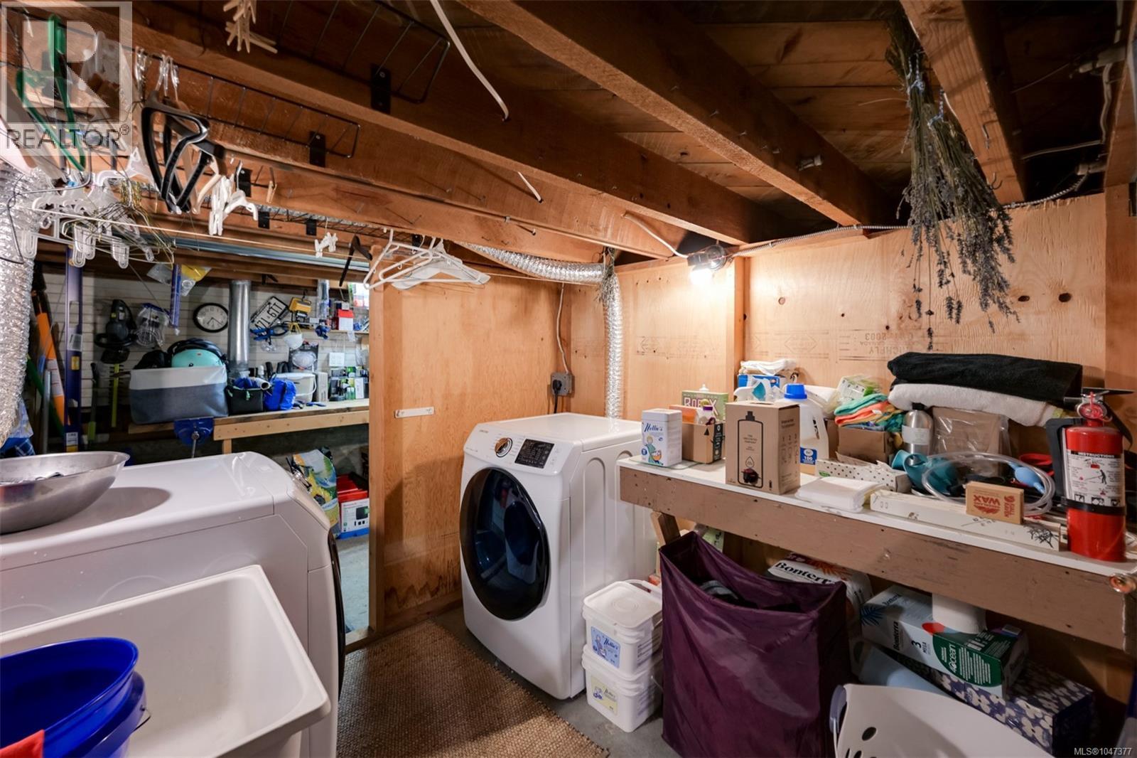 3374 Cook St, Saanich, British Columbia  V8X 1A8 - Photo 37 - 1047377