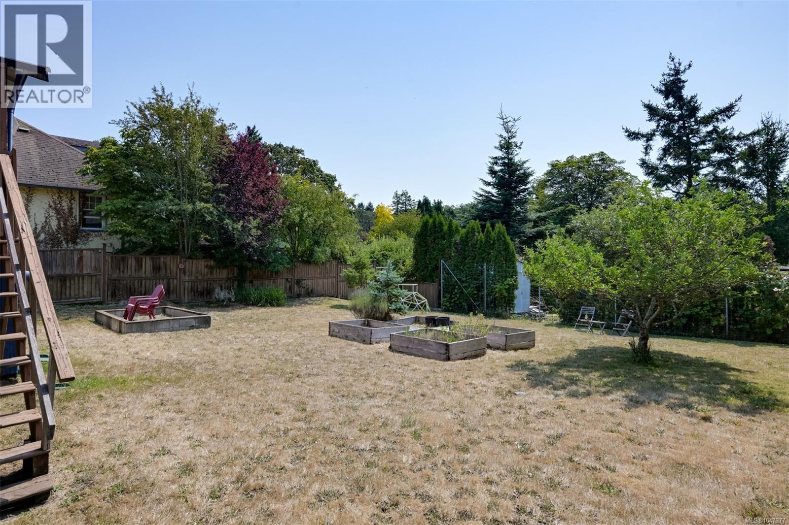 3374 Cook St, Saanich, British Columbia  V8X 1A8 - Photo 39 - 1047377