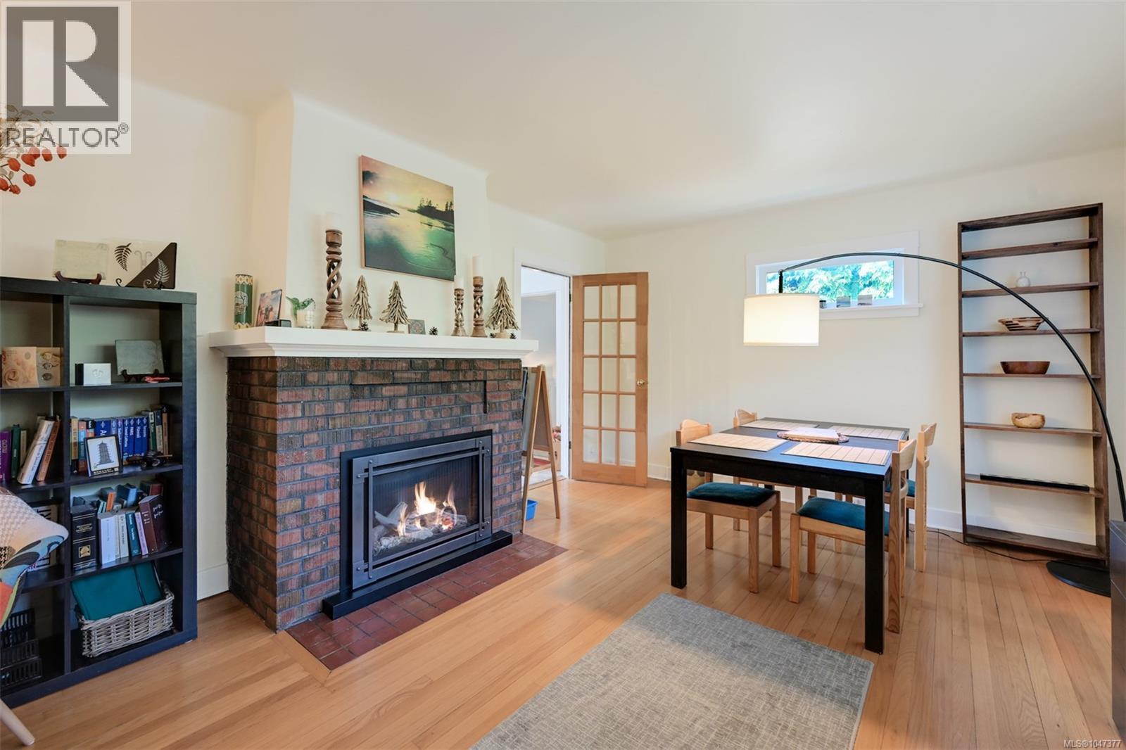 3374 Cook St, Saanich, British Columbia  V8X 1A8 - Photo 4 - 1047377