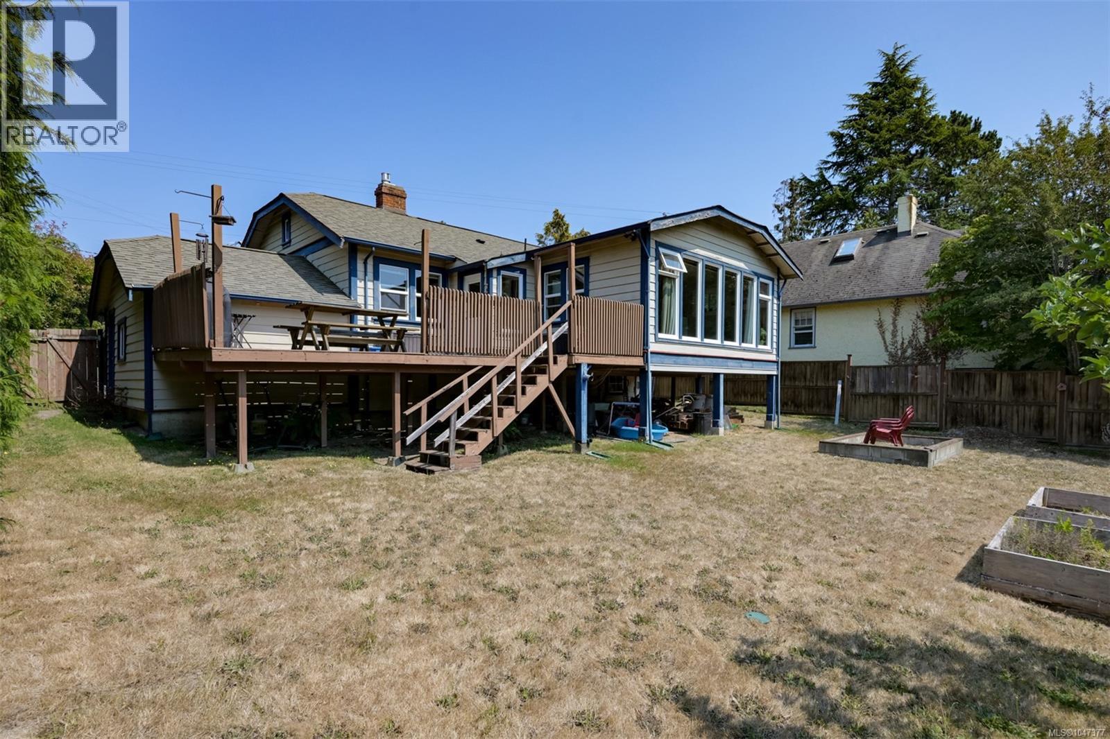 3374 Cook St, Saanich, British Columbia  V8X 1A8 - Photo 40 - 1047377
