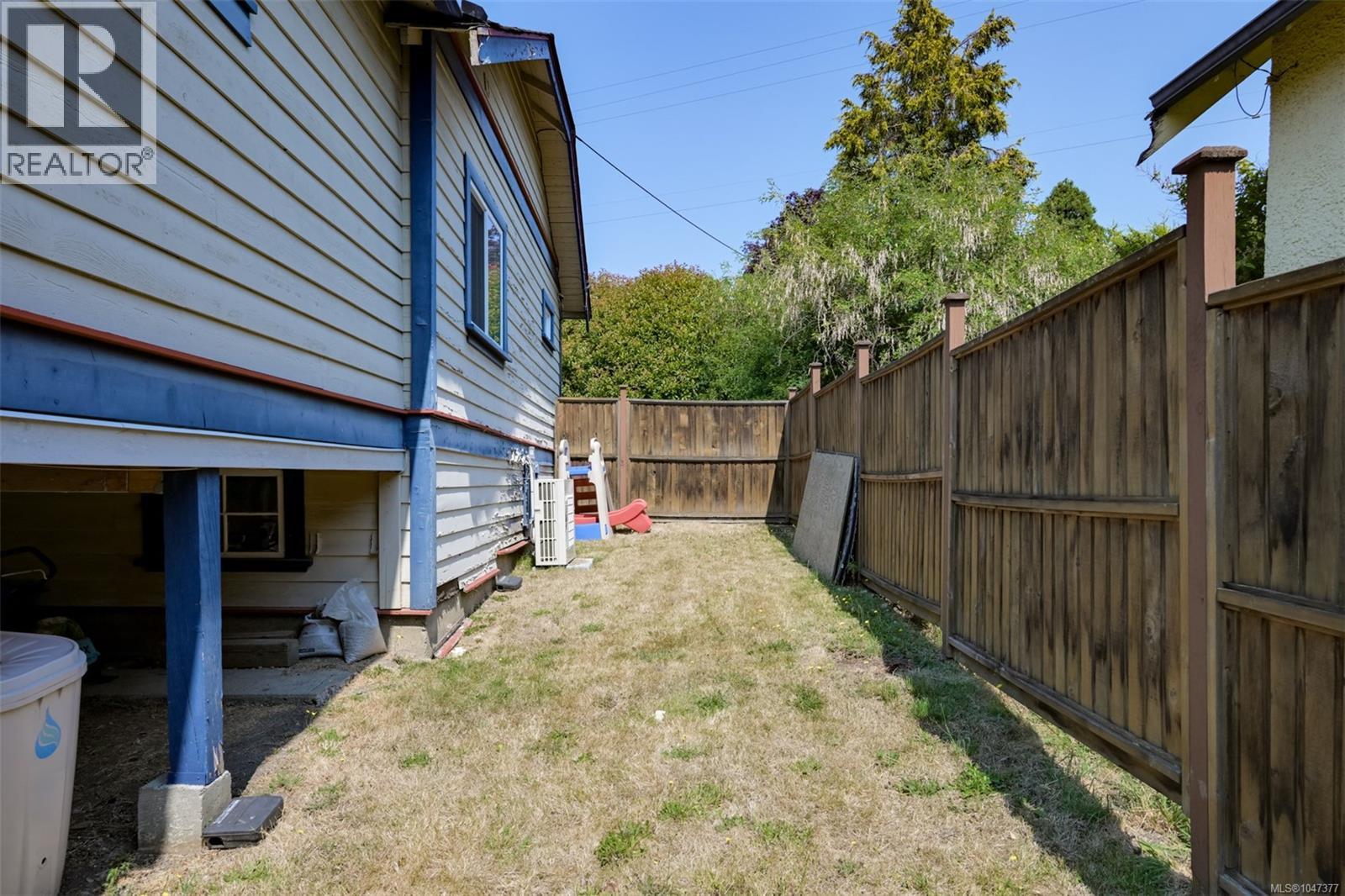 3374 Cook St, Saanich, British Columbia  V8X 1A8 - Photo 43 - 1047377