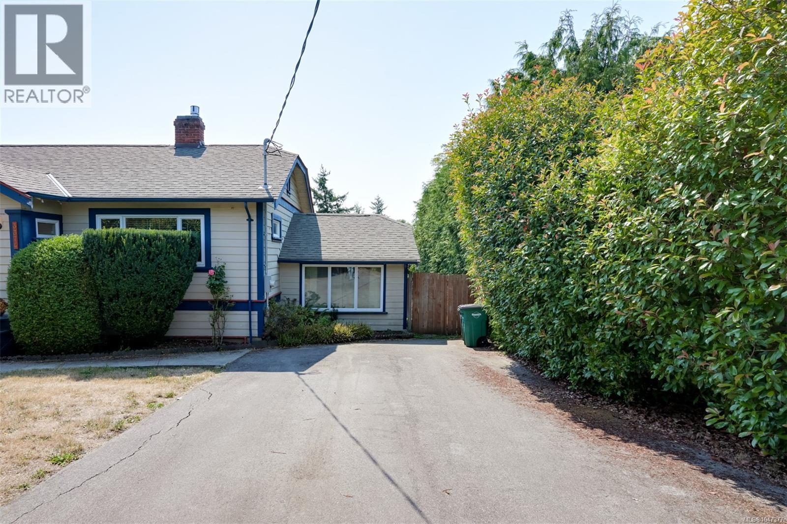 3374 Cook St, Saanich, British Columbia  V8X 1A8 - Photo 44 - 1047377