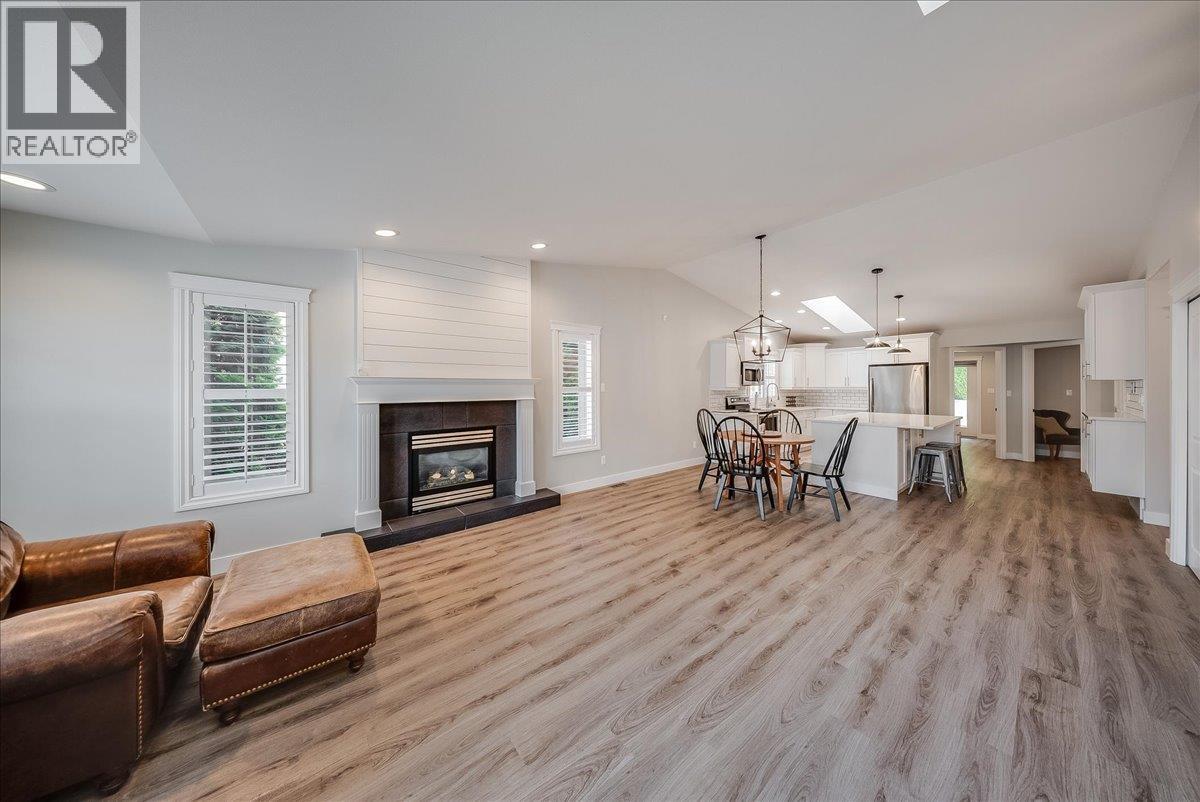 7981 Birchwood Drive, Trail, British Columbia  V1R 4Y3 - Photo 5 - 10398130