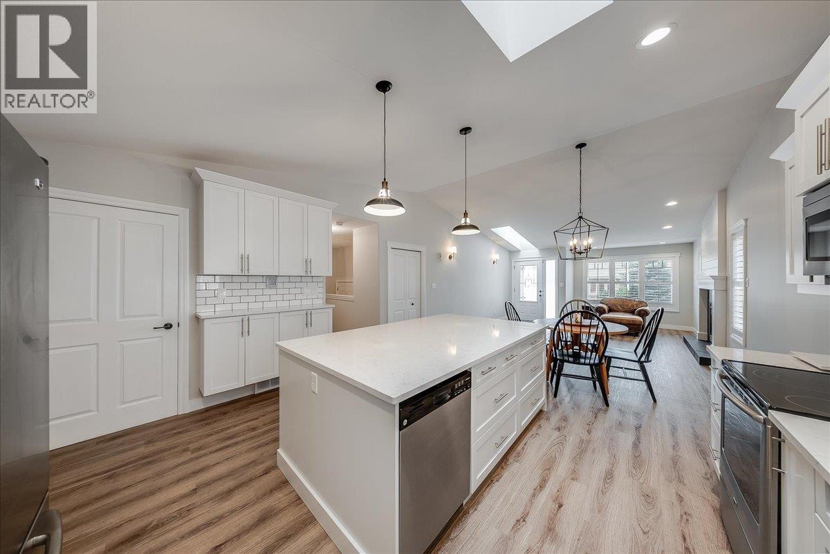 7981 Birchwood Drive, Trail, British Columbia  V1R 4Y3 - Photo 14 - 10398130