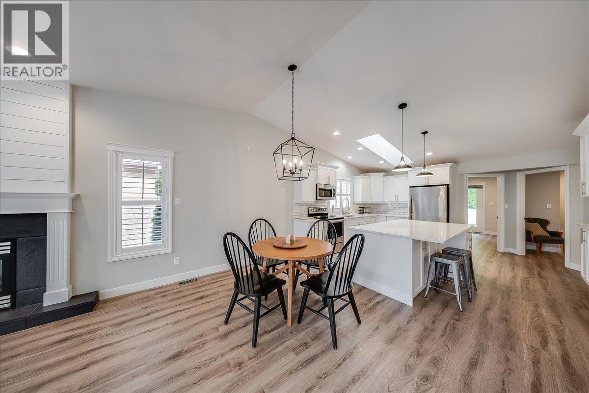 7981 Birchwood Drive, Trail, British Columbia  V1R 4Y3 - Photo 9 - 10398130