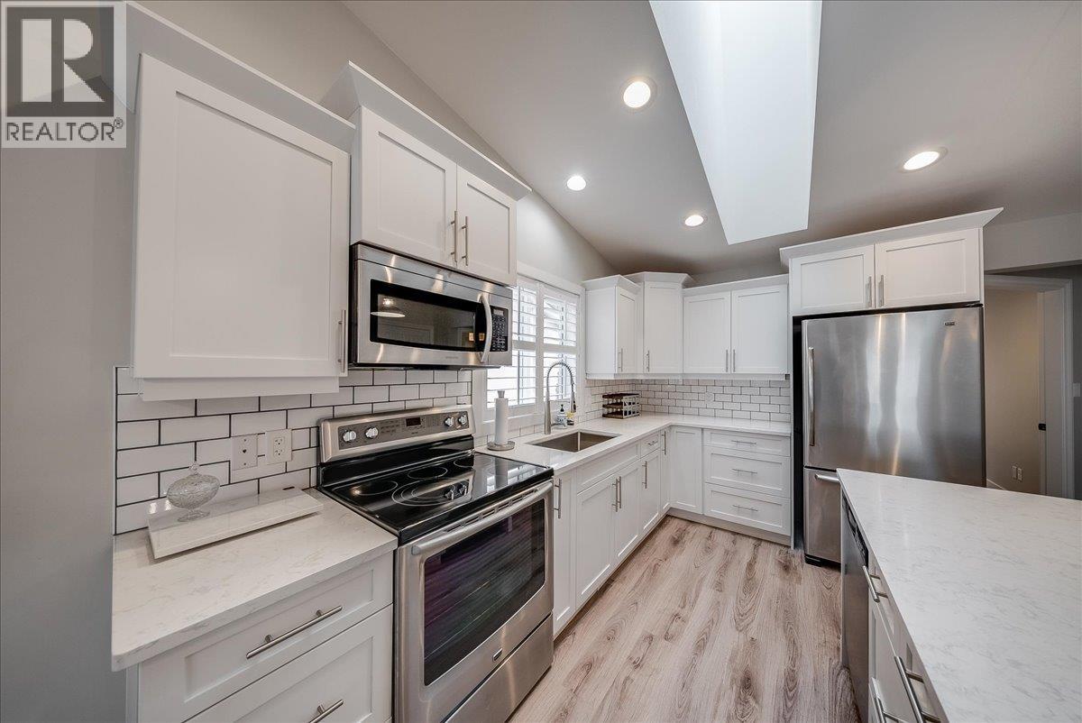 7981 Birchwood Drive, Trail, British Columbia  V1R 4Y3 - Photo 12 - 10398130