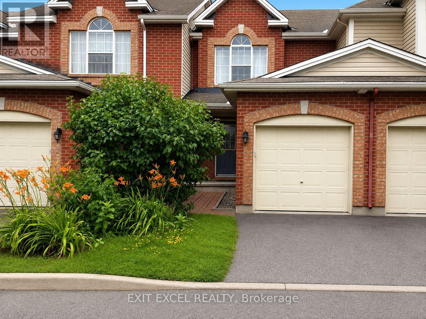 17 HEARTLEAF PRIVATE, Ottawa, Ontario