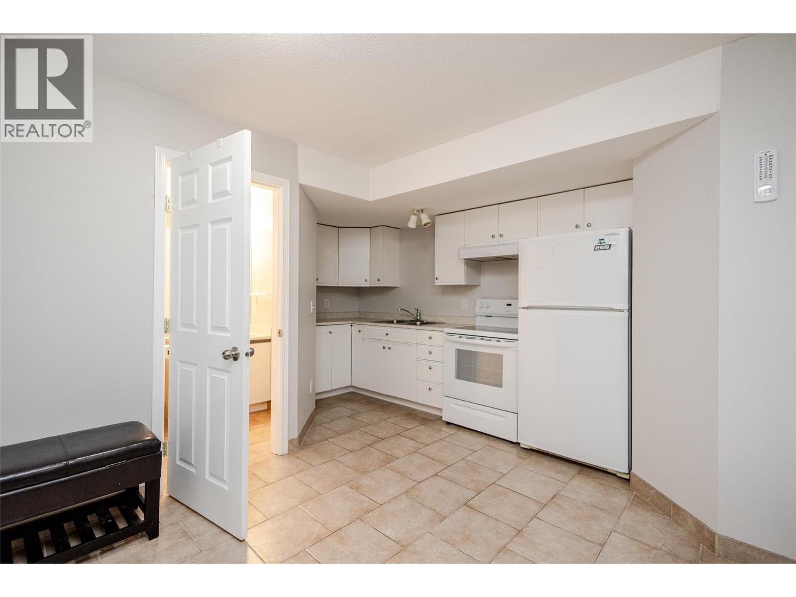 540 Klassen Road, Kelowna, British Columbia  V1X 7P3 - Photo 32 - 10389514