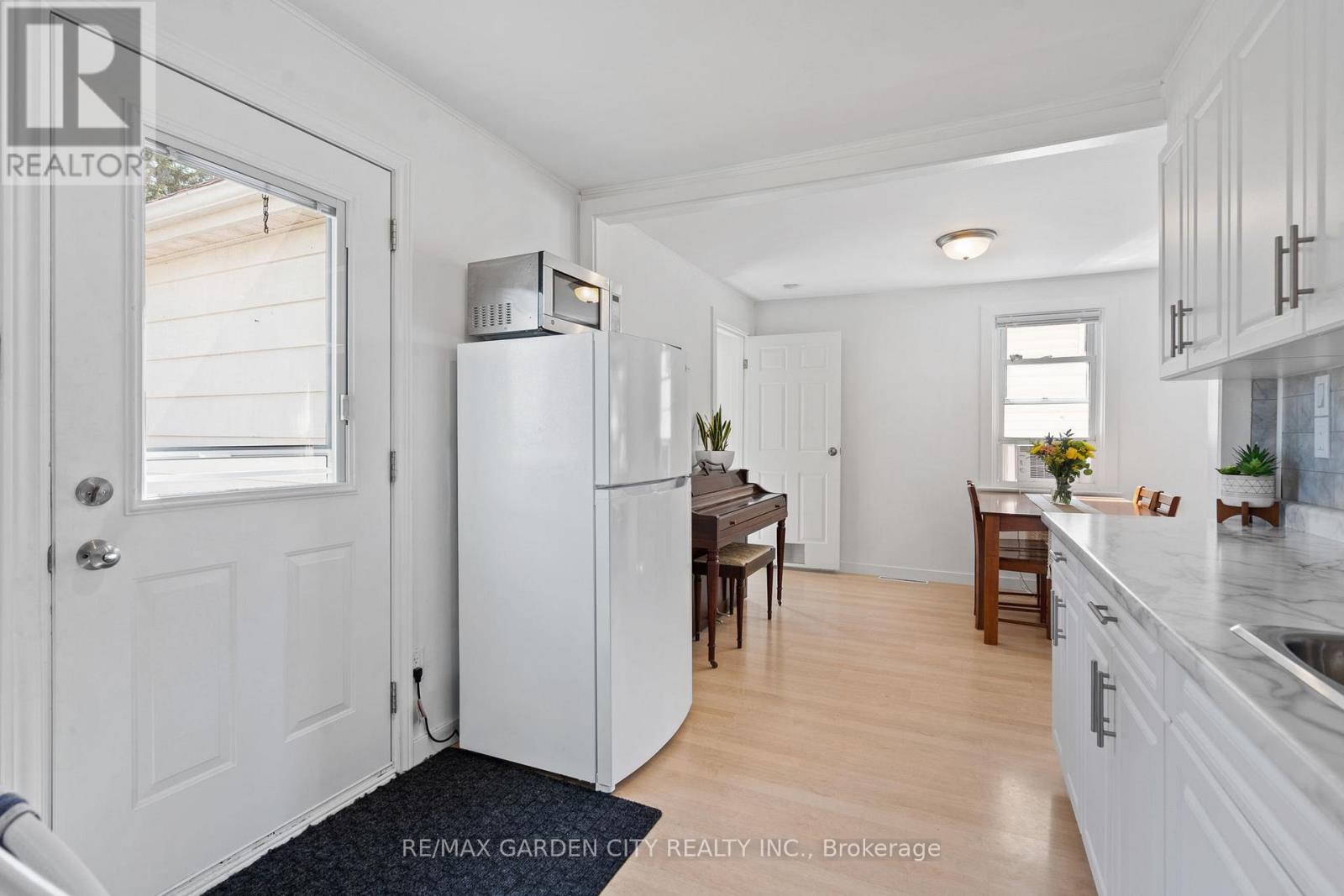 38 Oakwood Street, Port Colborne, Ontario  L3K 5E9 - Photo 5 - X13693494