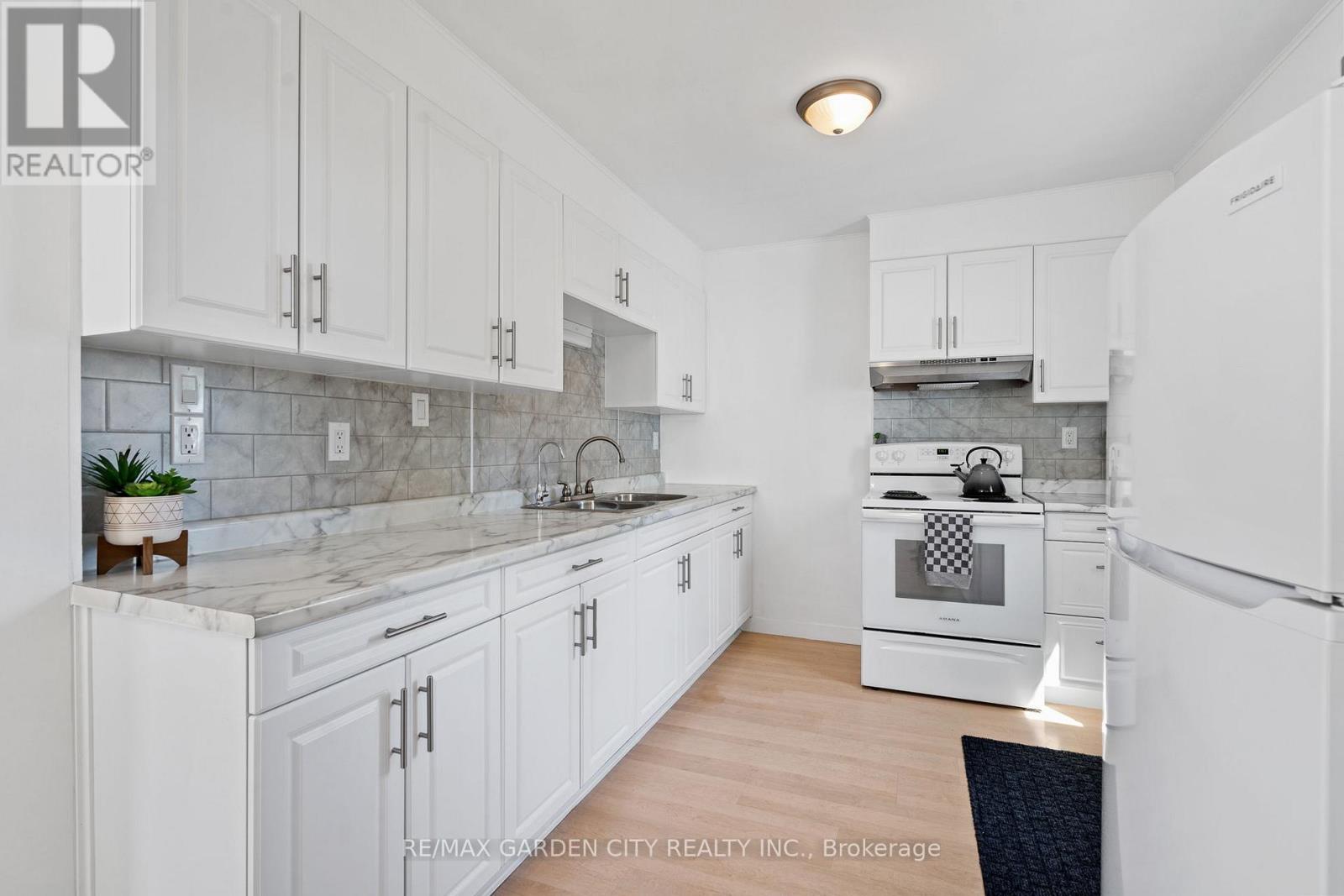 38 Oakwood Street, Port Colborne, Ontario  L3K 5E9 - Photo 9 - X13693494