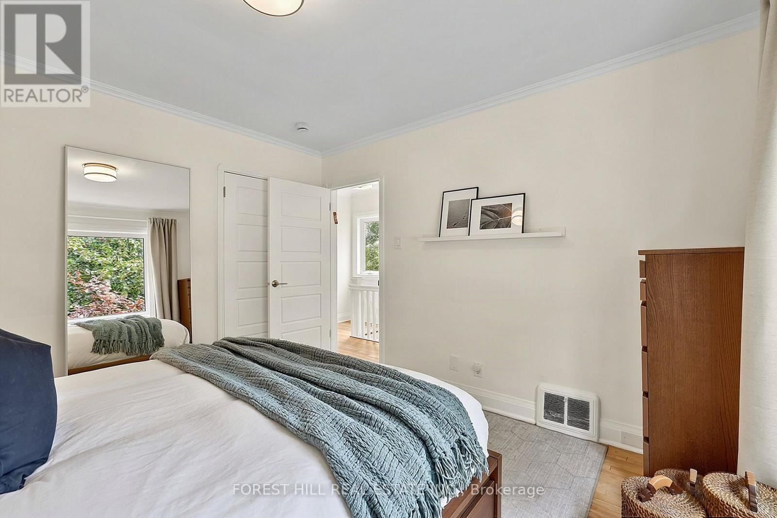 87 THURSFIELD CRESCENT Toronto (Leaside), ON M4G 2N4