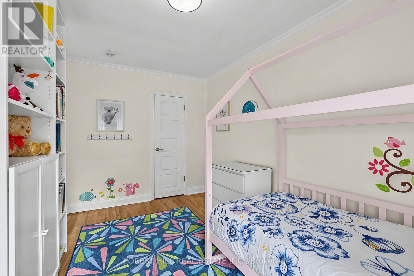 87 THURSFIELD CRESCENT Toronto (Leaside), ON M4G 2N4