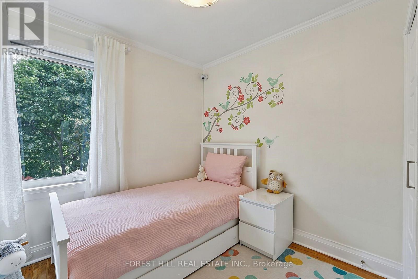 87 THURSFIELD CRESCENT Toronto (Leaside), ON M4G 2N4