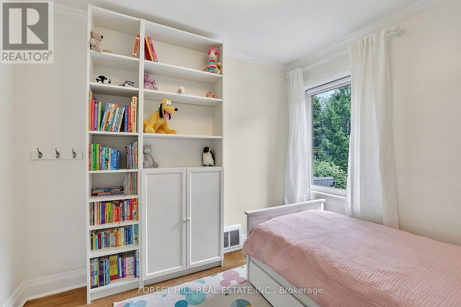 87 THURSFIELD CRESCENT Toronto (Leaside), ON M4G 2N4