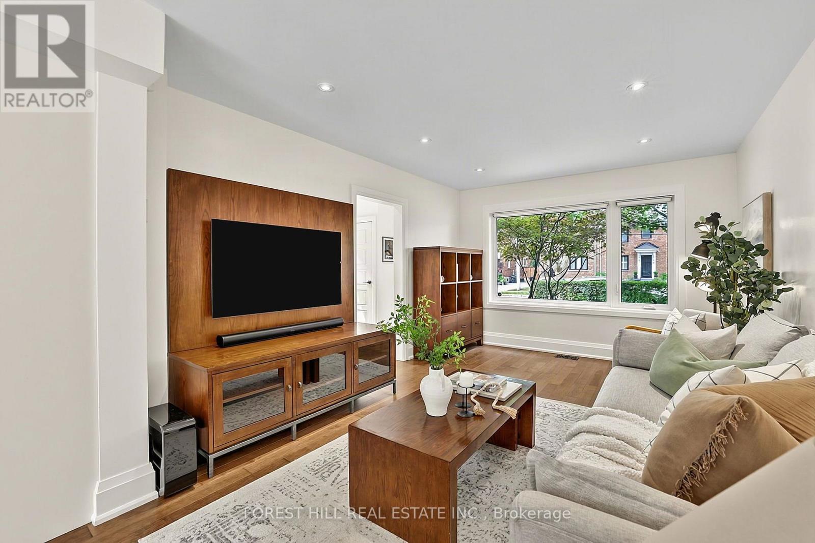 87 THURSFIELD CRESCENT Toronto (Leaside), ON M4G 2N4