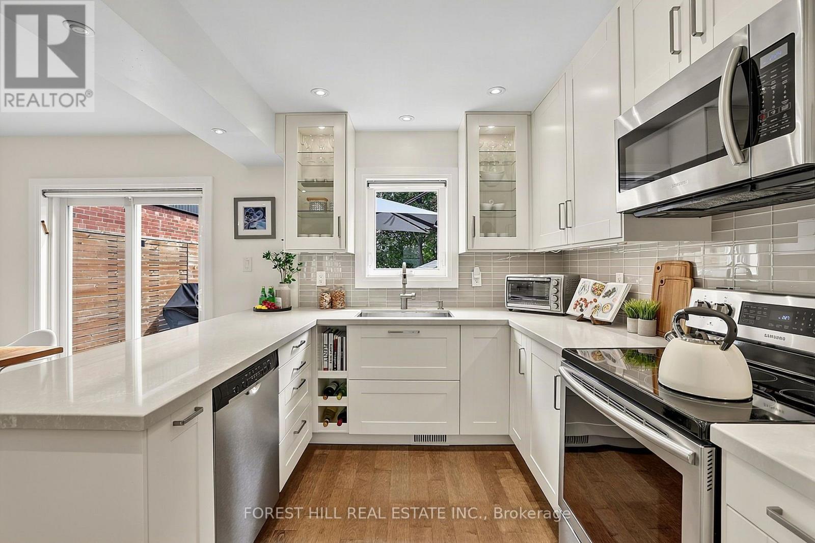 87 THURSFIELD CRESCENT Toronto (Leaside), ON M4G 2N4