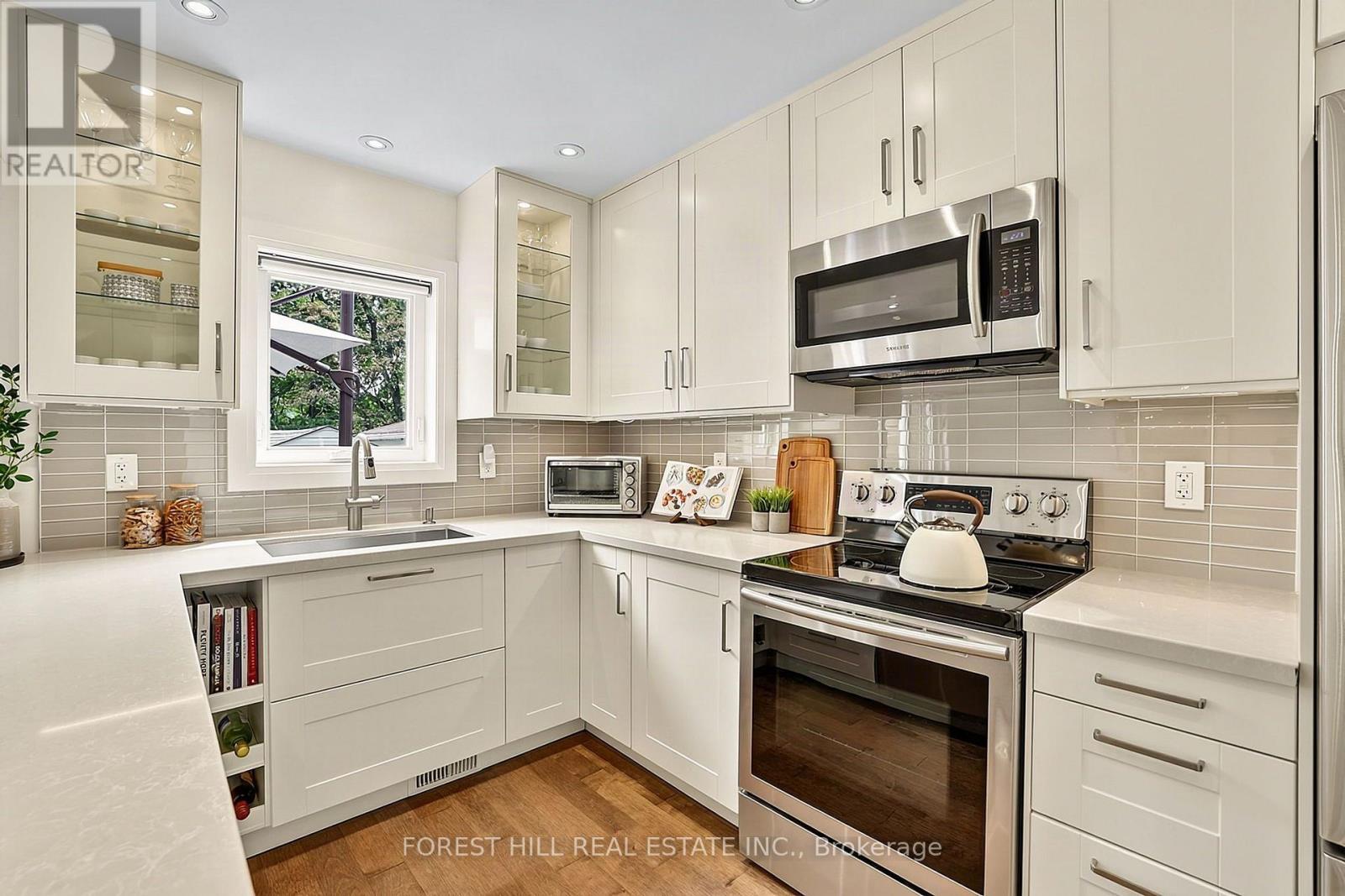 87 THURSFIELD CRESCENT Toronto (Leaside), ON M4G 2N4