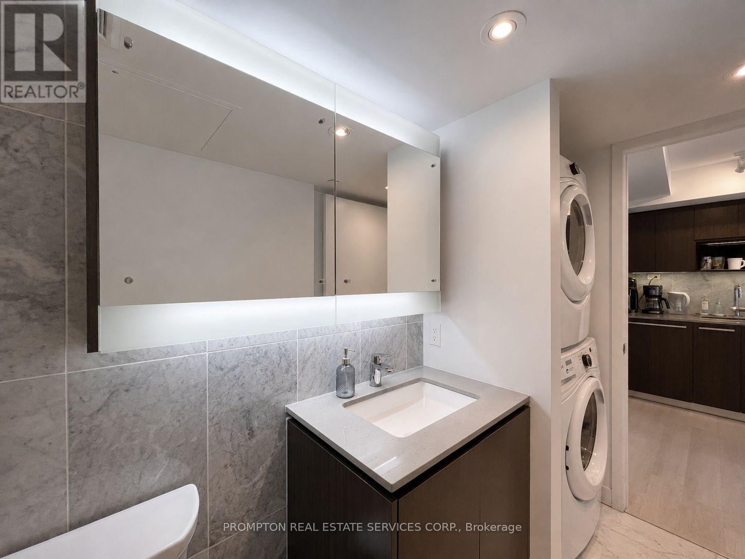 1015 - 80 Queens Wharf Road, Toronto, Ontario  M5V 0J2 - Photo 18 - C13693502