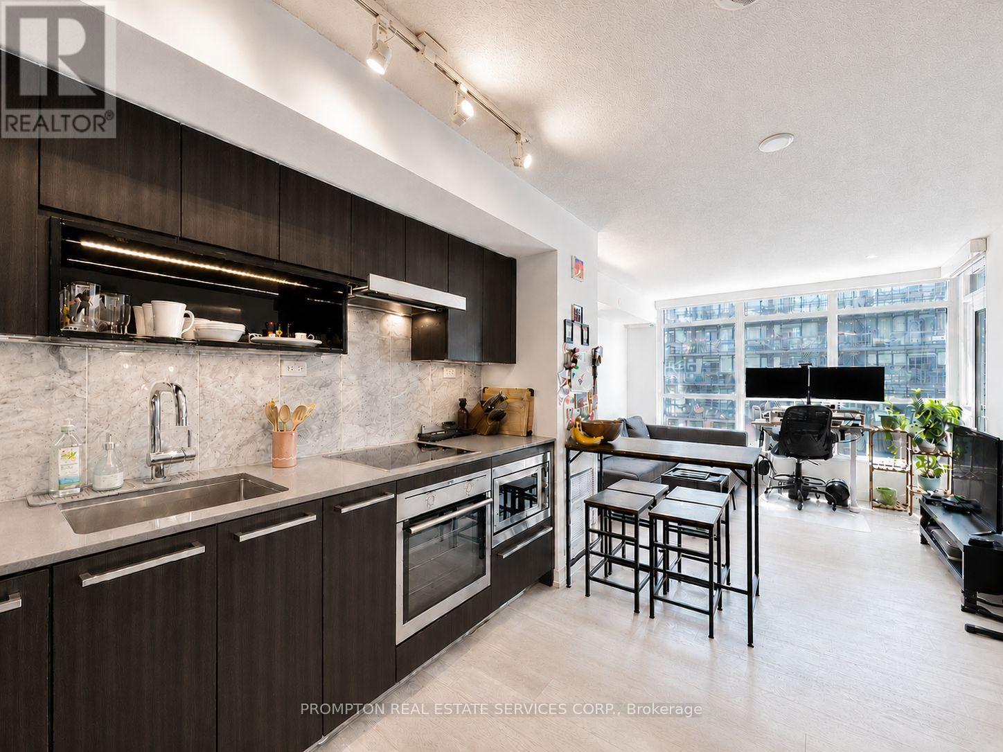 1015 - 80 Queens Wharf Road, Toronto, Ontario  M5V 0J2 - Photo 2 - C13693502