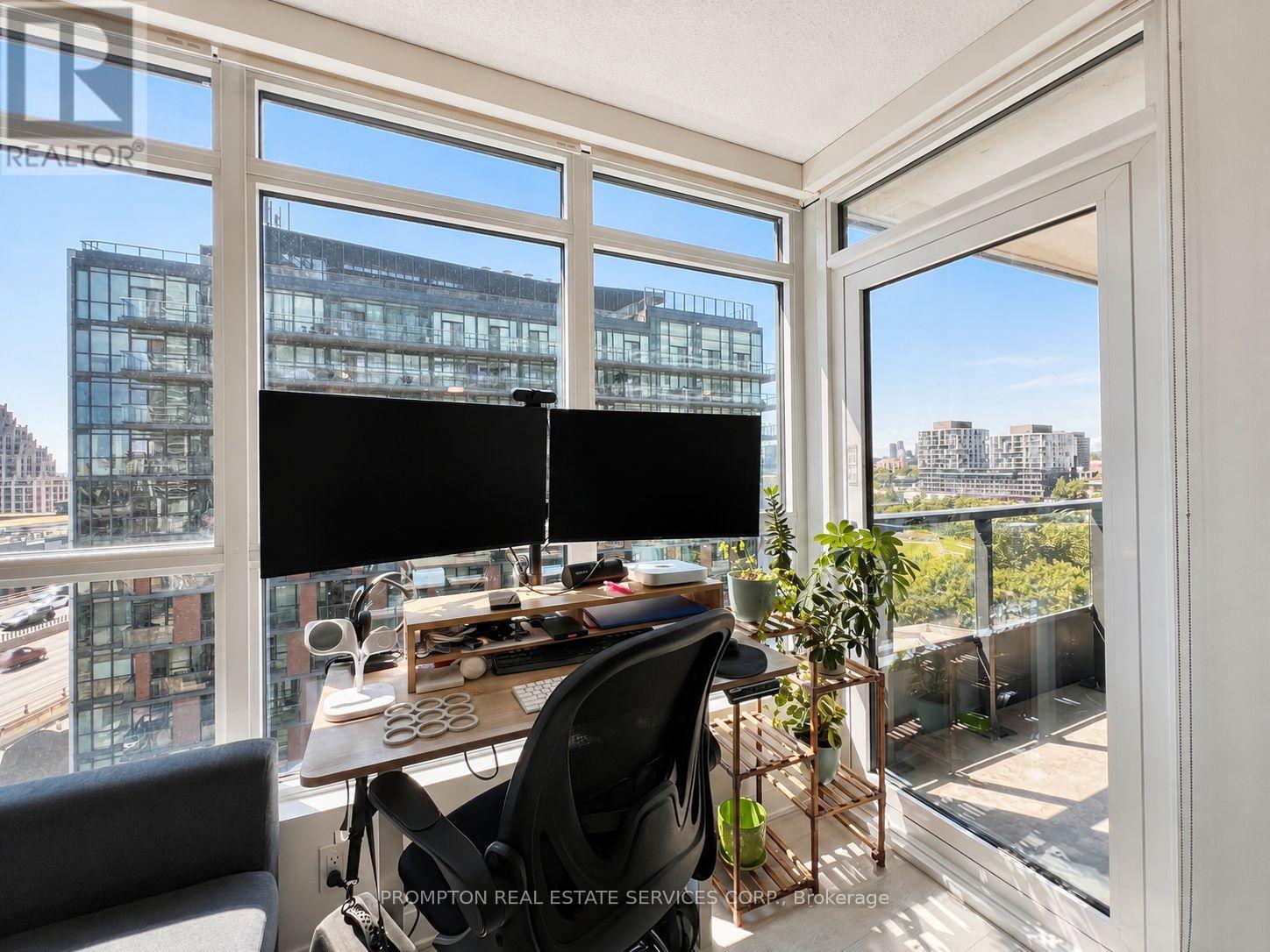 1015 - 80 Queens Wharf Road, Toronto, Ontario  M5V 0J2 - Photo 8 - C13693502