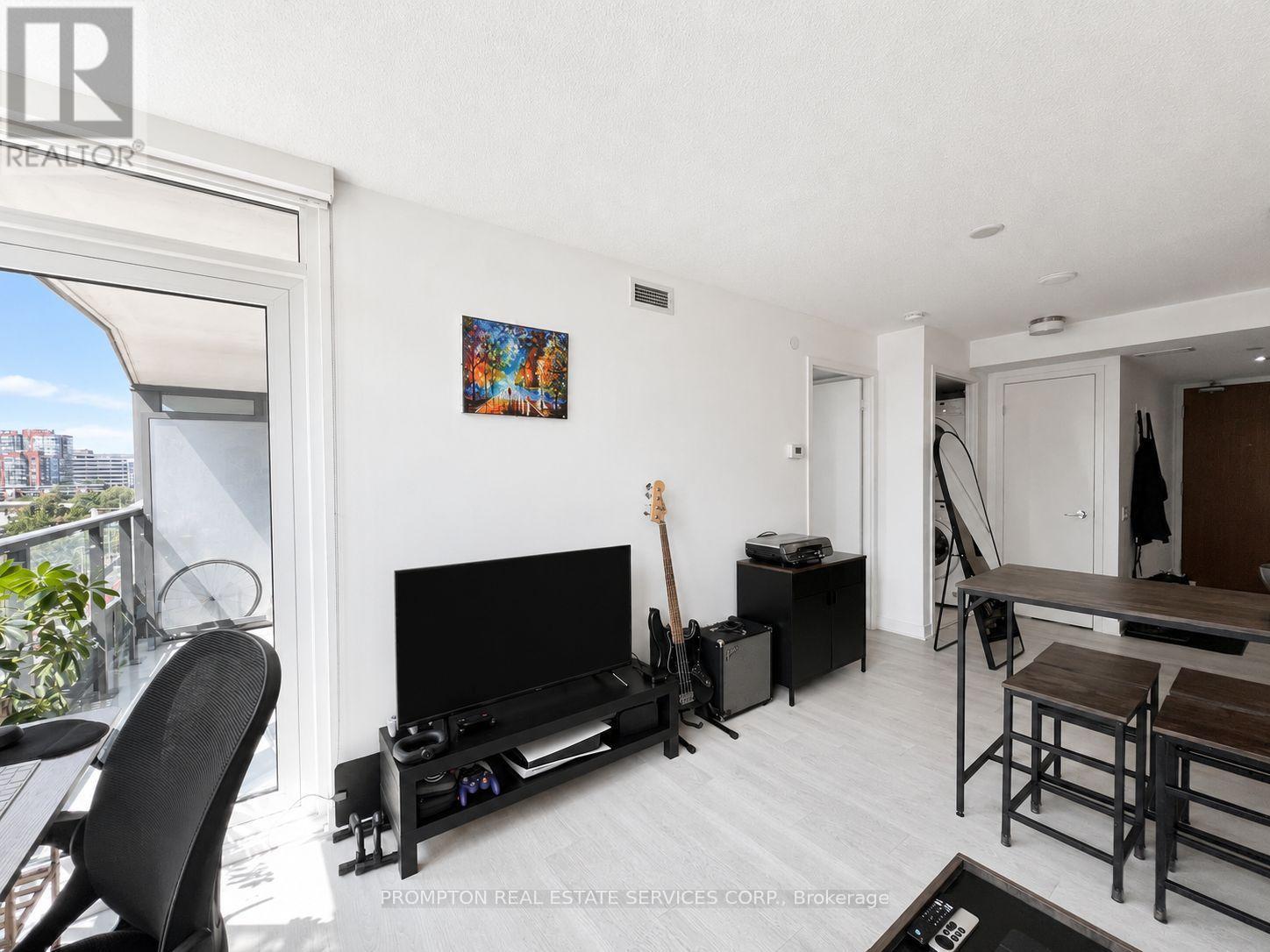 1015 - 80 Queens Wharf Road, Toronto, Ontario  M5V 0J2 - Photo 9 - C13693502