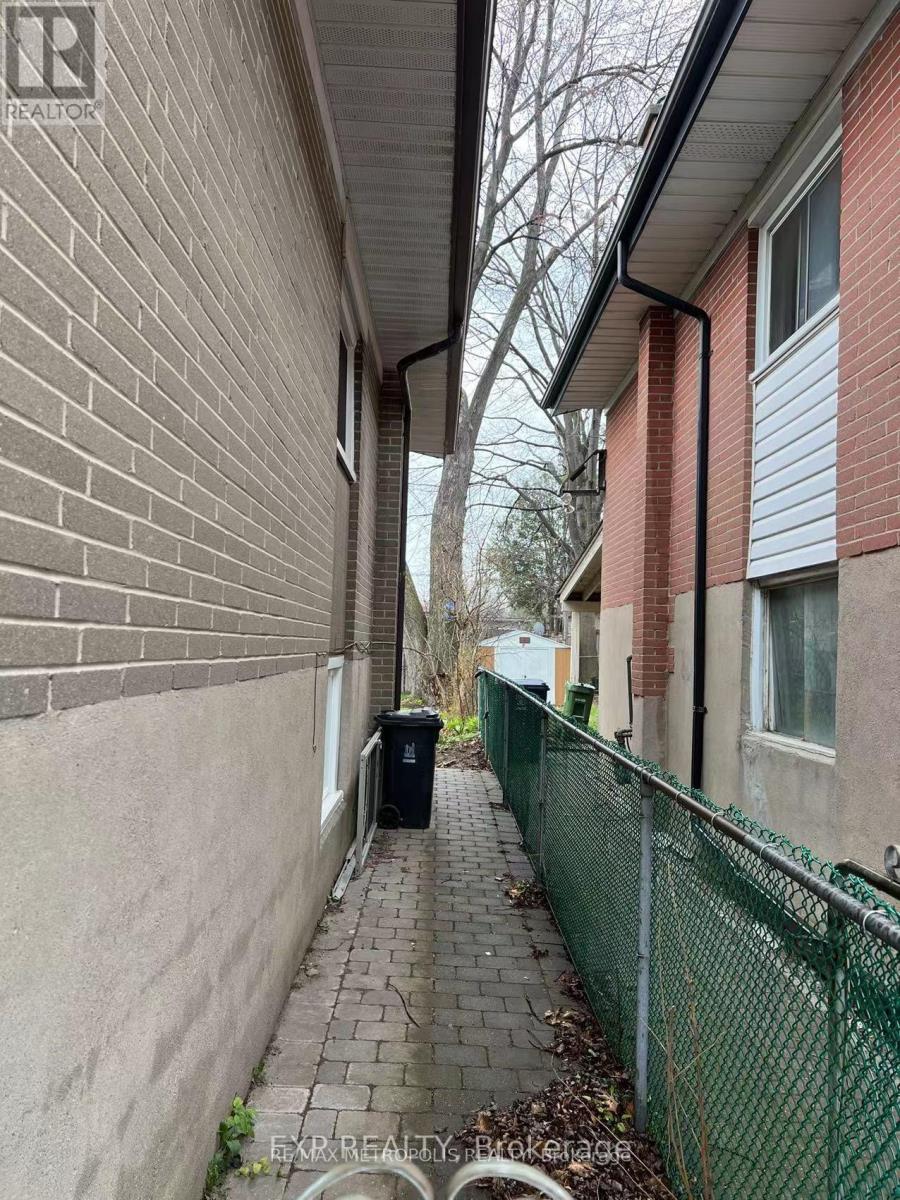 Bsmt - 6 Mid Pines Road, Toronto, Ontario  M1G 2L6 - Photo 9 - E13693544