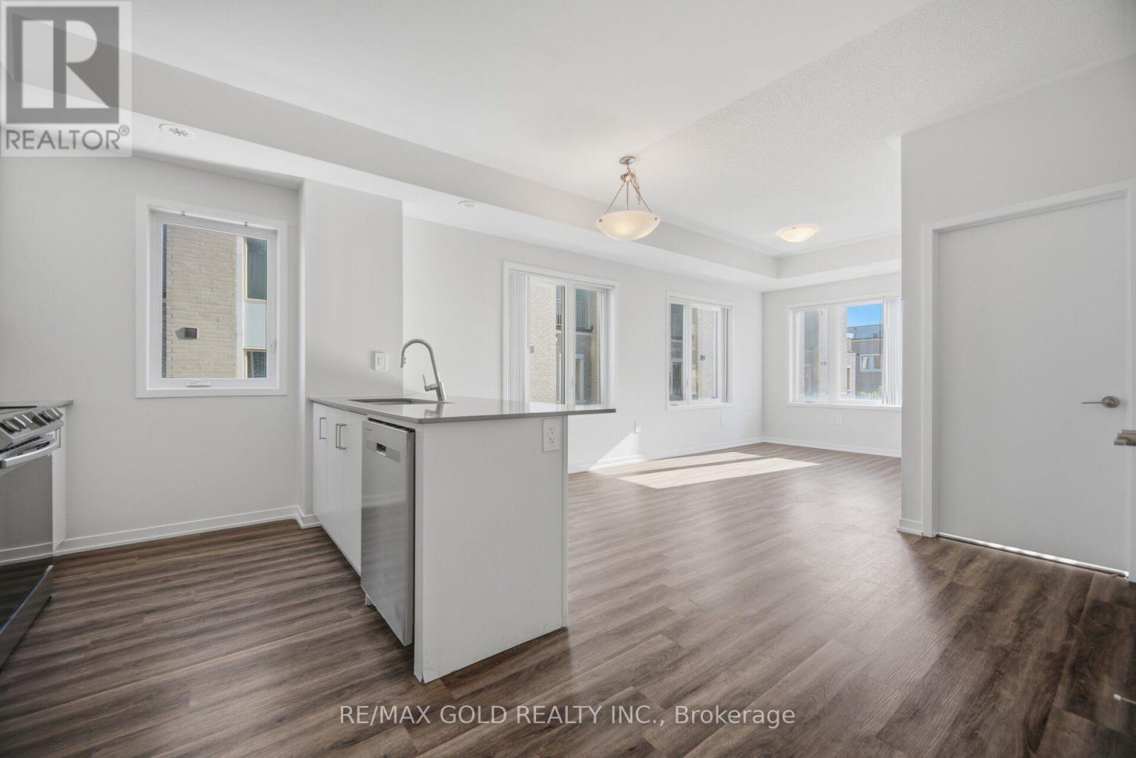 Th83 - 39 Honeycrisp Crescent, Vaughan, Ontario  L4K 0N1 - Photo 4 - N13693486