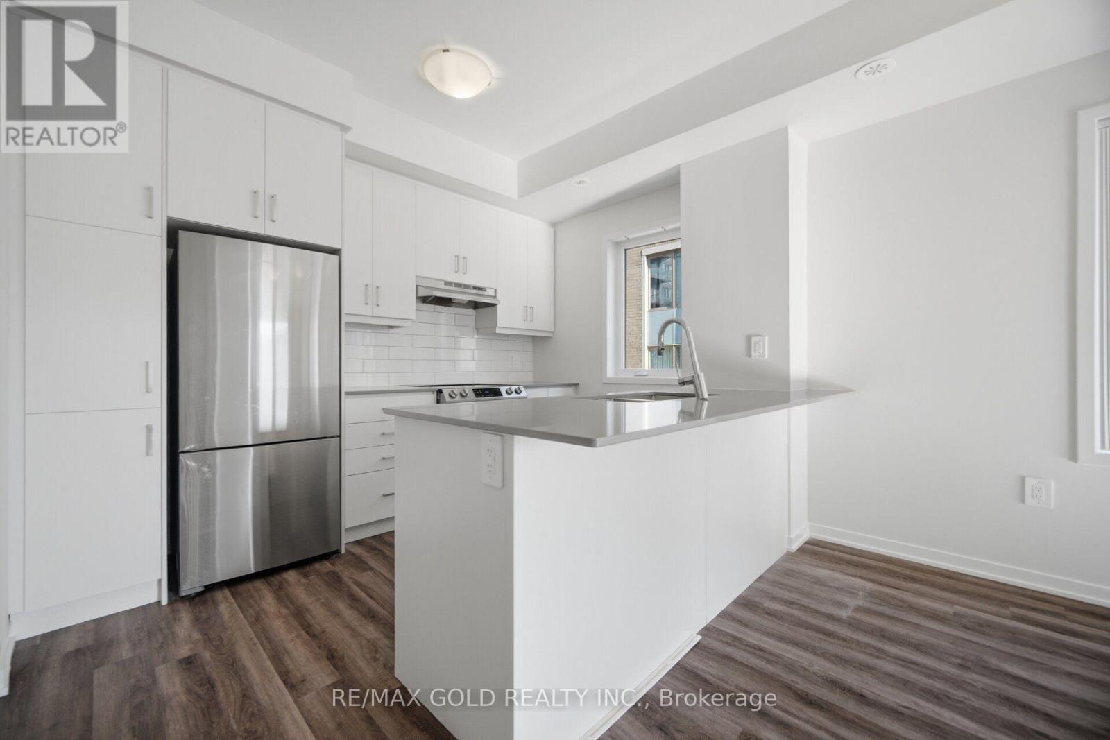 Th83 - 39 Honeycrisp Crescent, Vaughan, Ontario  L4K 0N1 - Photo 5 - N13693486