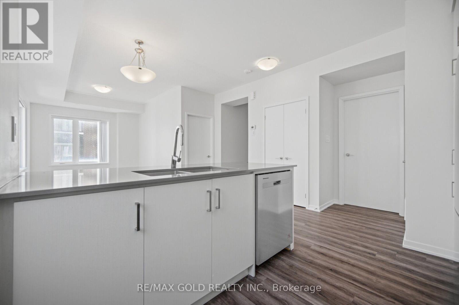 Th83 - 39 Honeycrisp Crescent, Vaughan, Ontario  L4K 0N1 - Photo 7 - N13693486