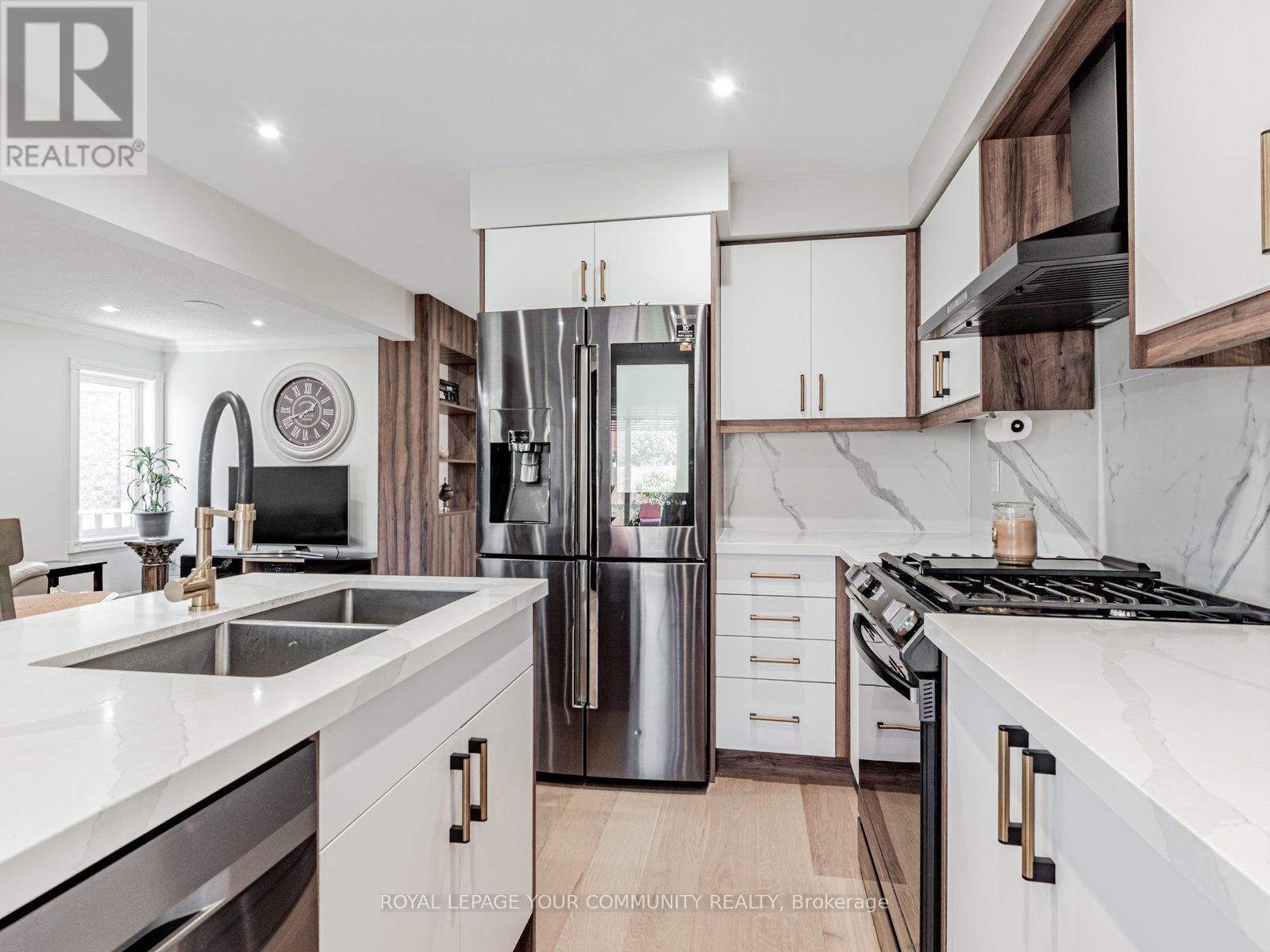 5 Mandel Crescent, Richmond Hill (Devonsleigh), Ontario  L4C 9Z7 - Photo 10 - N13693492