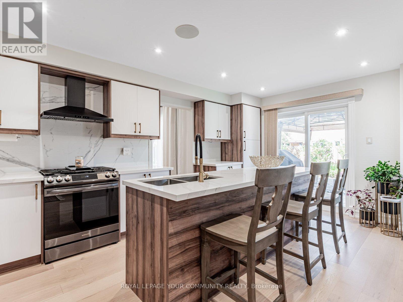5 Mandel Crescent, Richmond Hill (Devonsleigh), Ontario  L4C 9Z7 - Photo 11 - N13693492