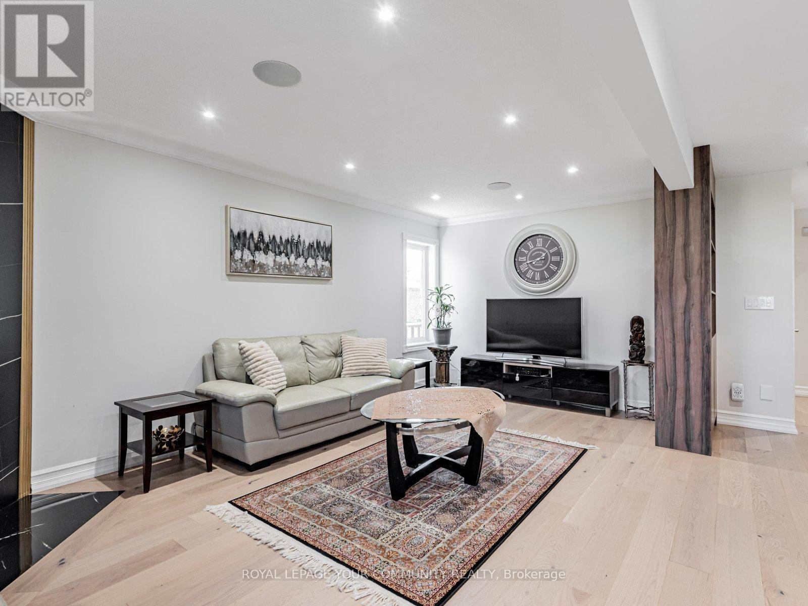 5 Mandel Crescent, Richmond Hill (Devonsleigh), Ontario  L4C 9Z7 - Photo 5 - N13693492