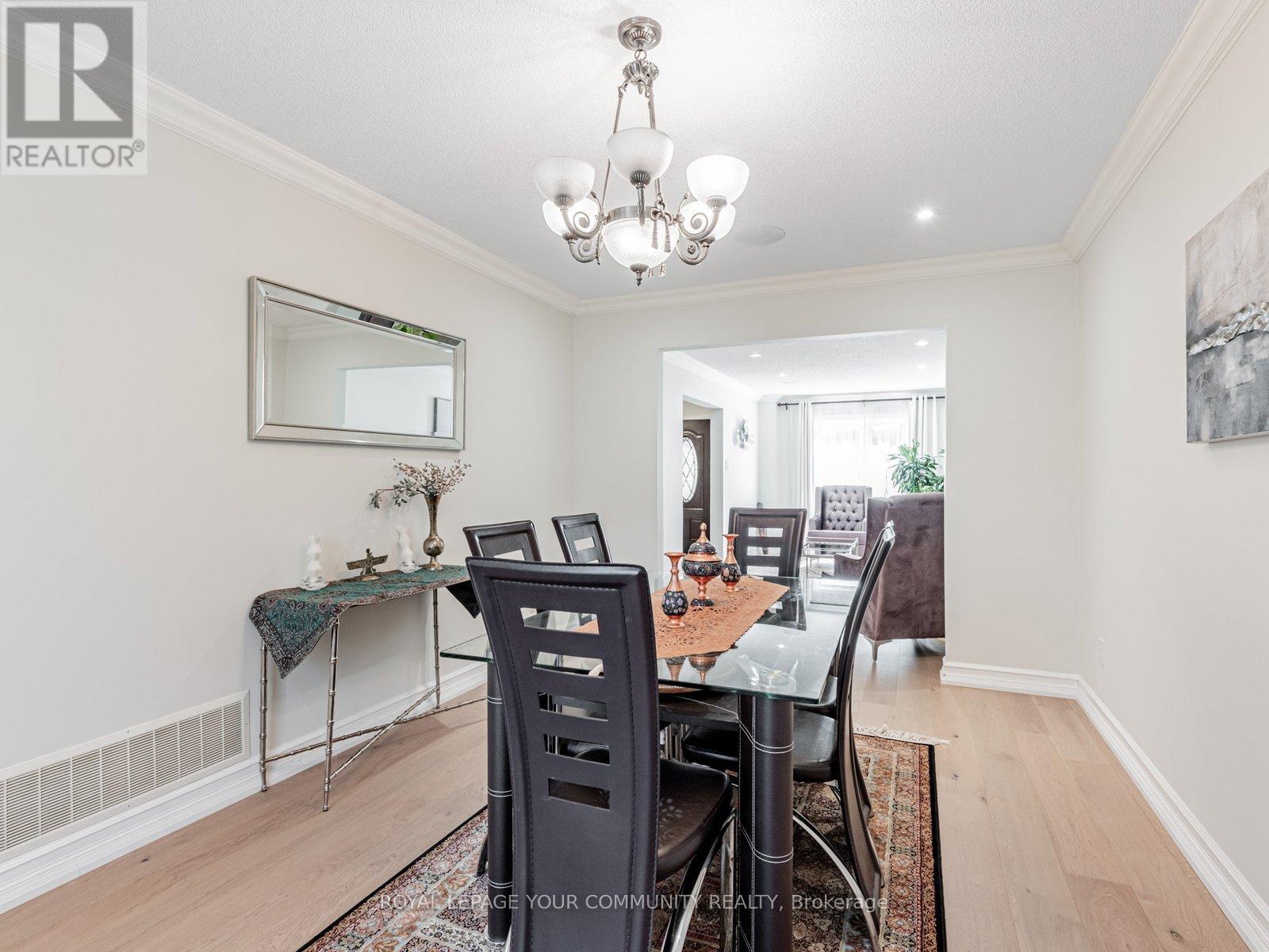 5 Mandel Crescent, Richmond Hill (Devonsleigh), Ontario  L4C 9Z7 - Photo 7 - N13693492