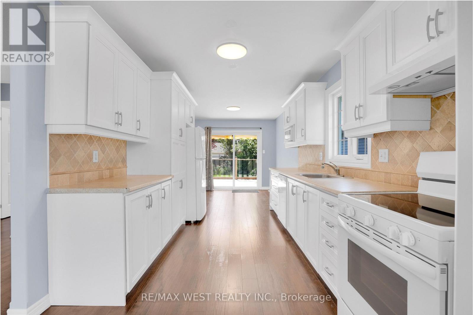 623 Glen Cedar Crescent, Innisfil, Ontario  L9S 2J4 - Photo 3 - N13693538