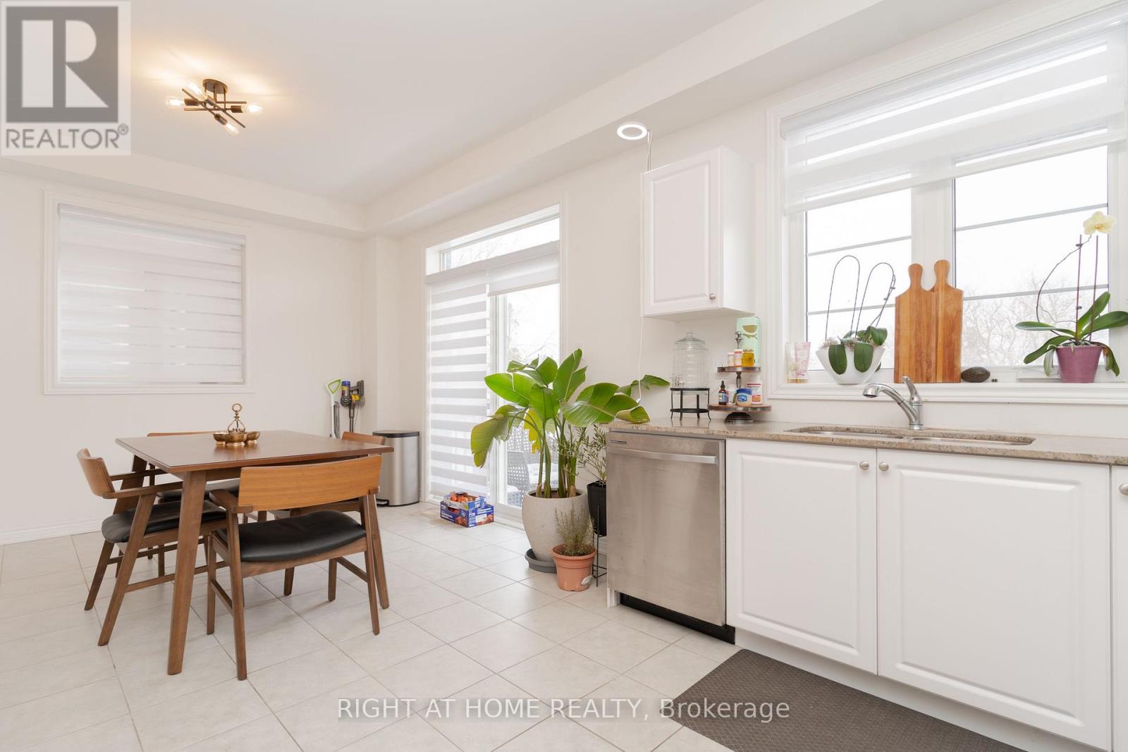 12 Globemaster Lane, Richmond Hill, Ontario  L4E 1H3 - Photo 17 - N13693540