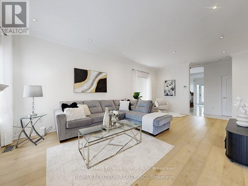 Main - 60 Colombo Crescent, Vaughan (Maple), Ontario  L6A 0A3 - Photo 2 - N13693602