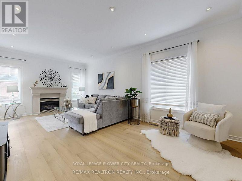 Main - 60 Colombo Crescent, Vaughan (Maple), Ontario  L6A 0A3 - Photo 4 - N13693602